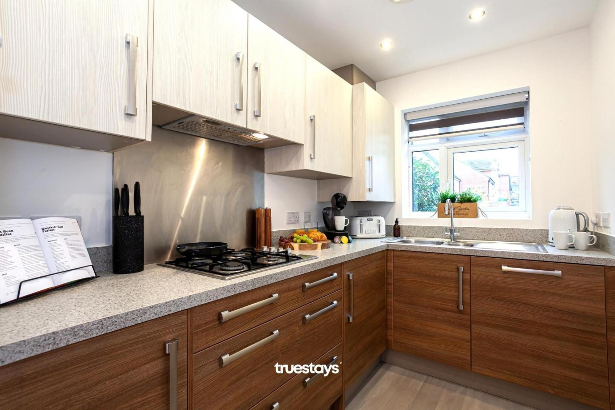 Ambassador House By Truestays - Luxury 4 Bedroom House In Stoke-On-Trent Etruria Экстерьер фото