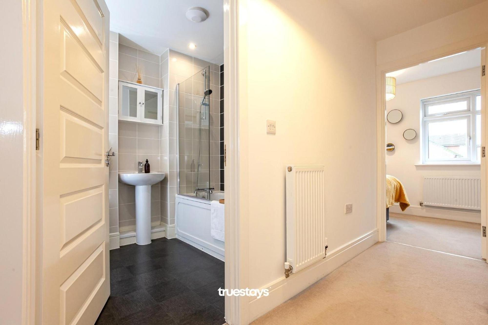 Ambassador House By Truestays - Luxury 4 Bedroom House In Stoke-On-Trent Etruria Экстерьер фото