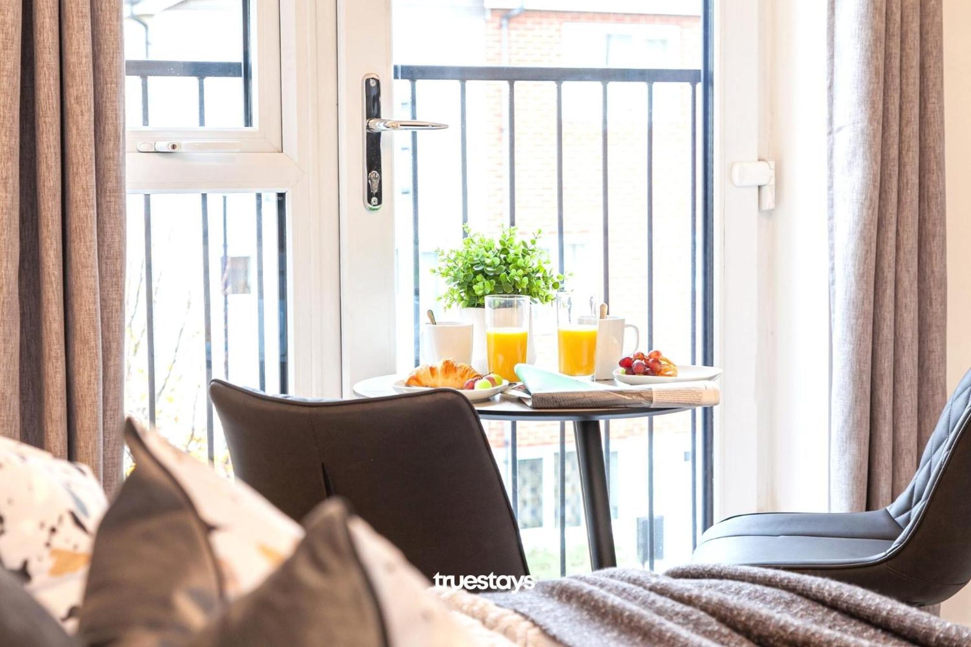 Ambassador House By Truestays - Luxury 4 Bedroom House In Stoke-On-Trent Etruria Экстерьер фото