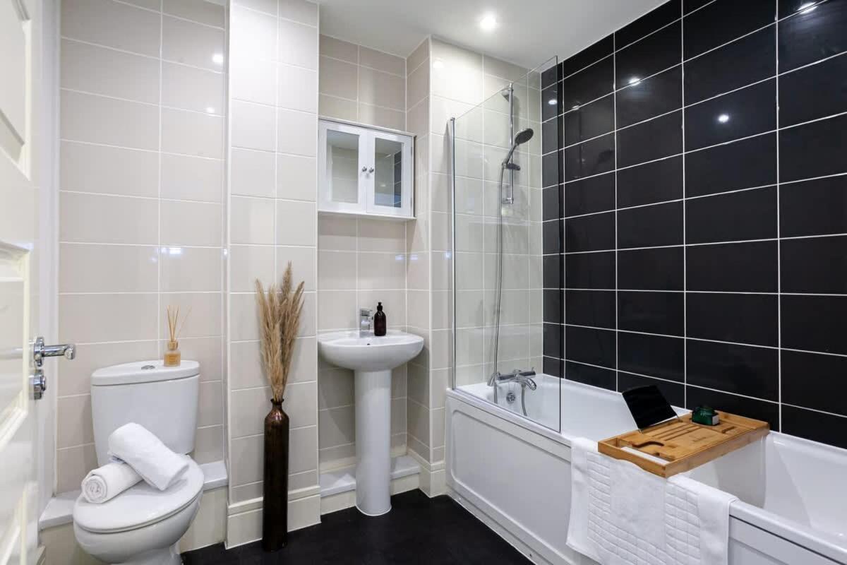 Ambassador House By Truestays - Luxury 4 Bedroom House In Stoke-On-Trent Etruria Экстерьер фото