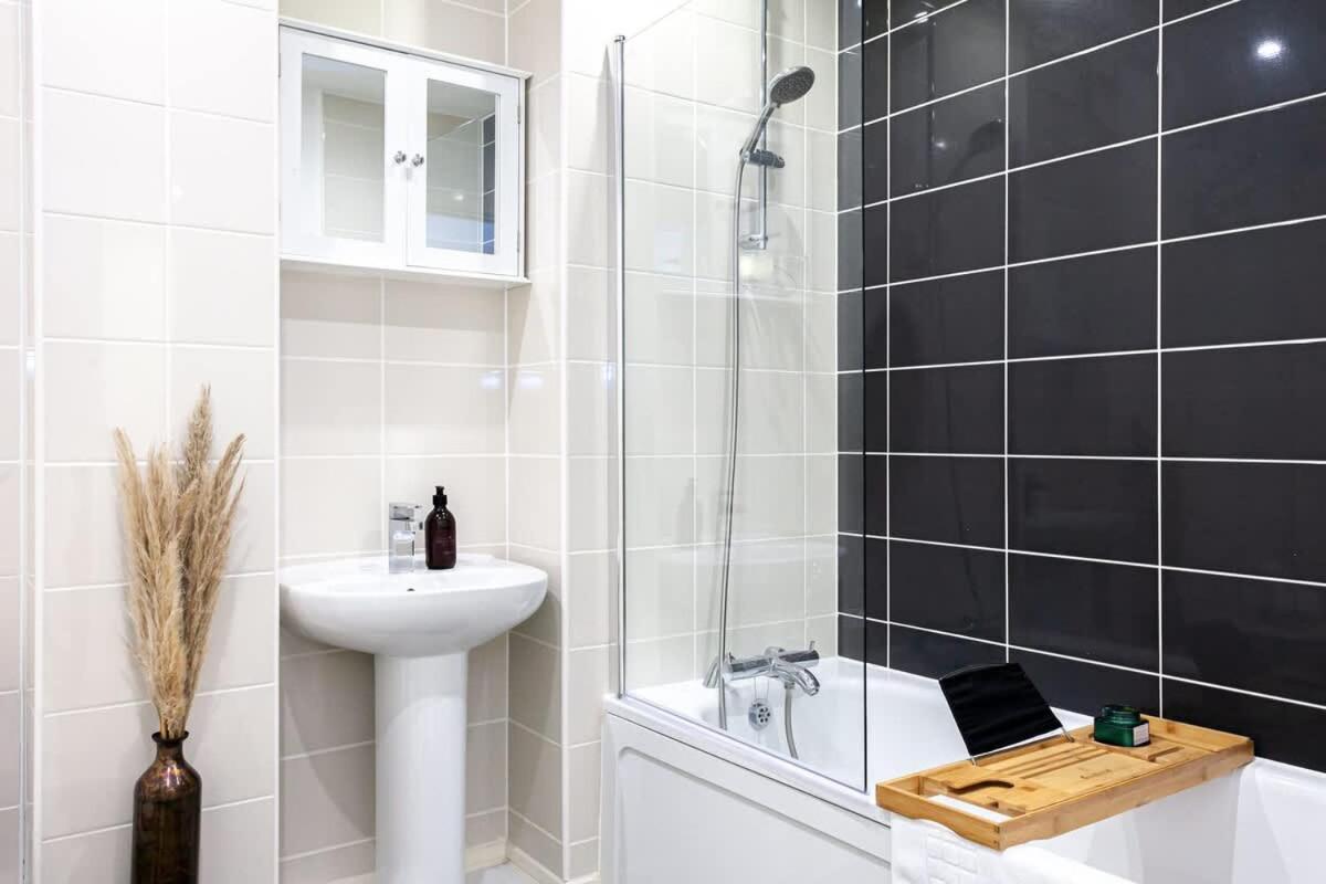 Ambassador House By Truestays - Luxury 4 Bedroom House In Stoke-On-Trent Etruria Экстерьер фото