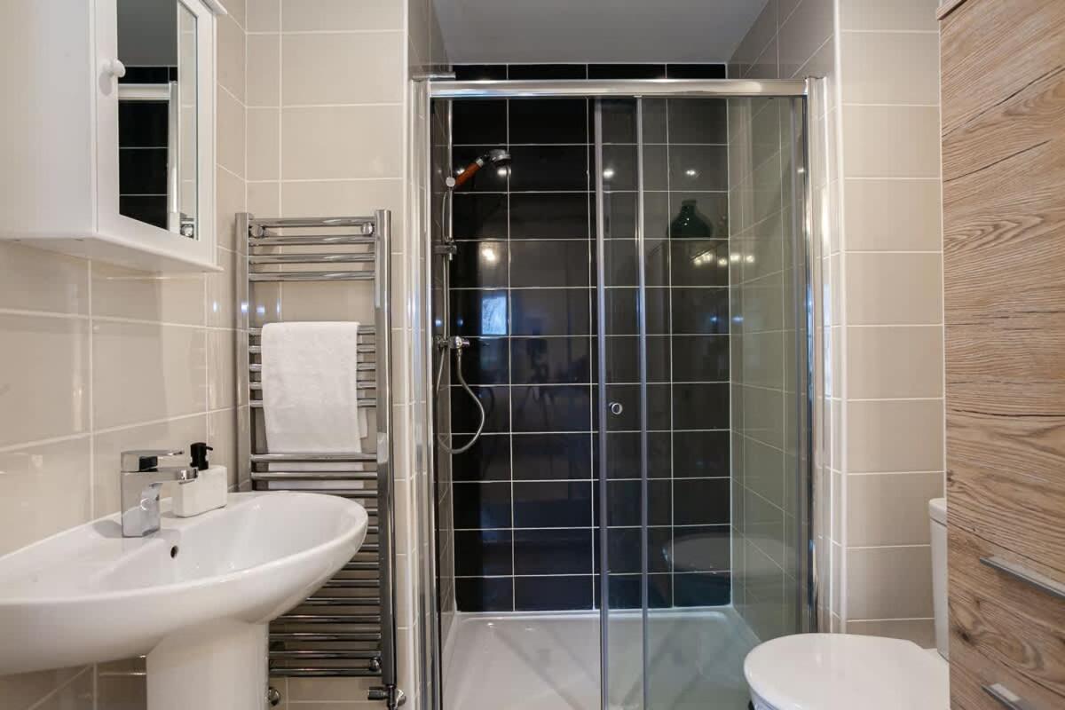 Ambassador House By Truestays - Luxury 4 Bedroom House In Stoke-On-Trent Etruria Экстерьер фото